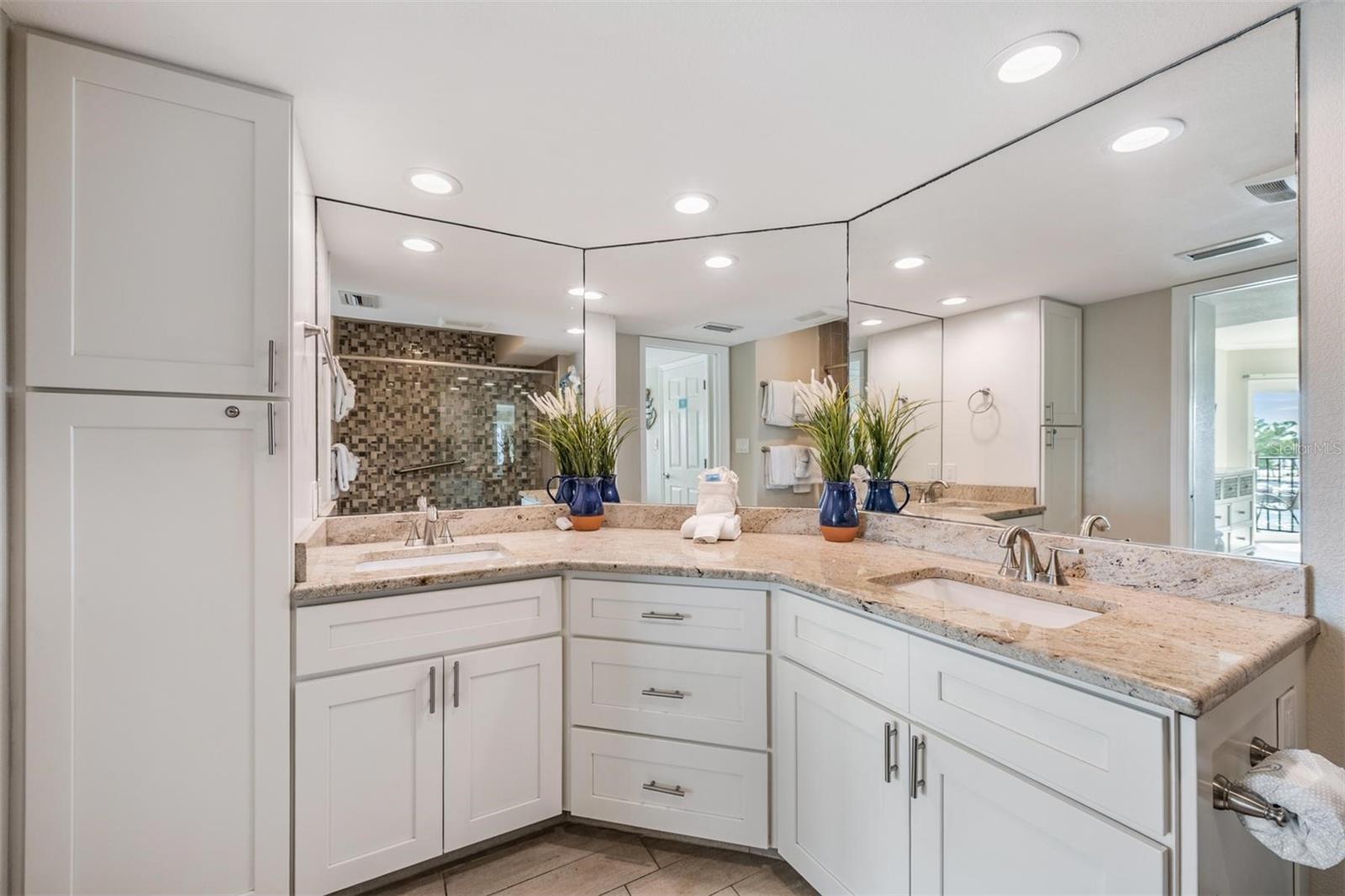 Image 25 of 55 For 7435 Bayshore Drive 303