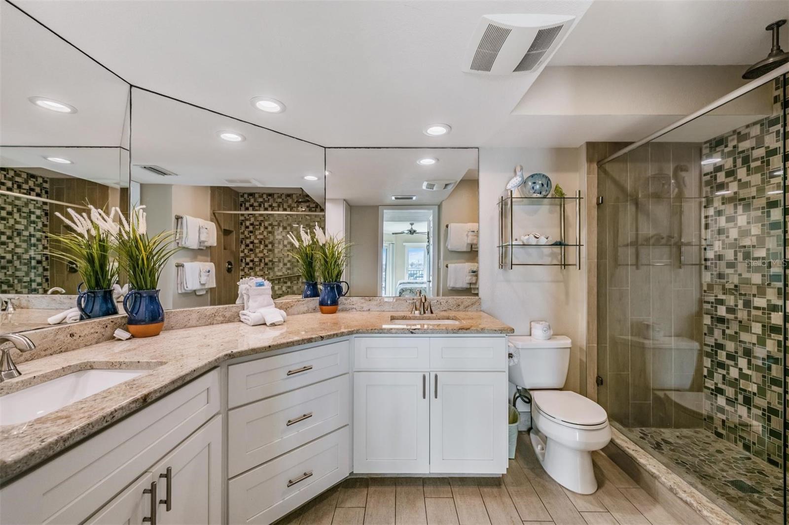 Image 26 of 55 For 7435 Bayshore Drive 303