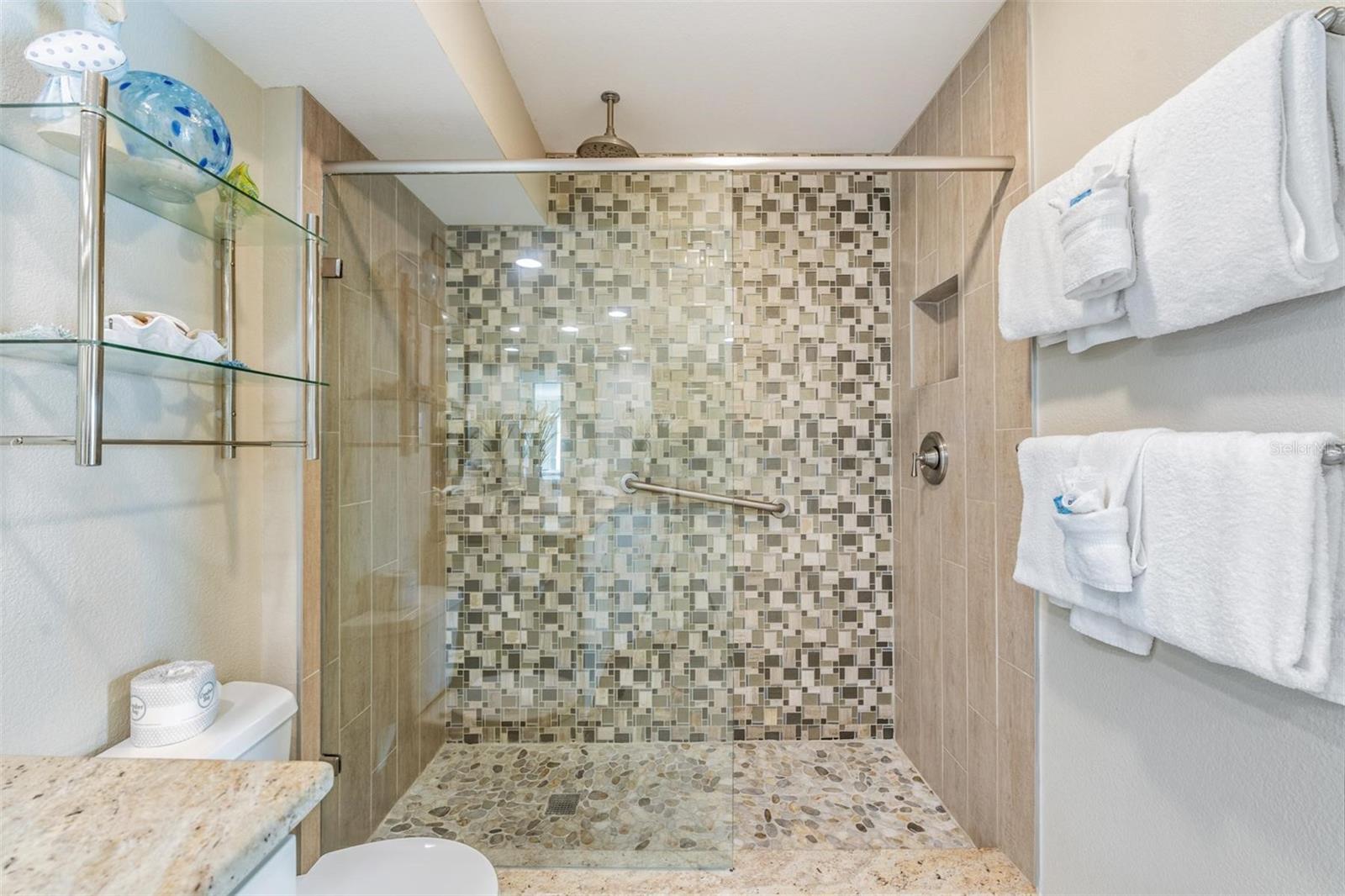 Image 27 of 55 For 7435 Bayshore Drive 303