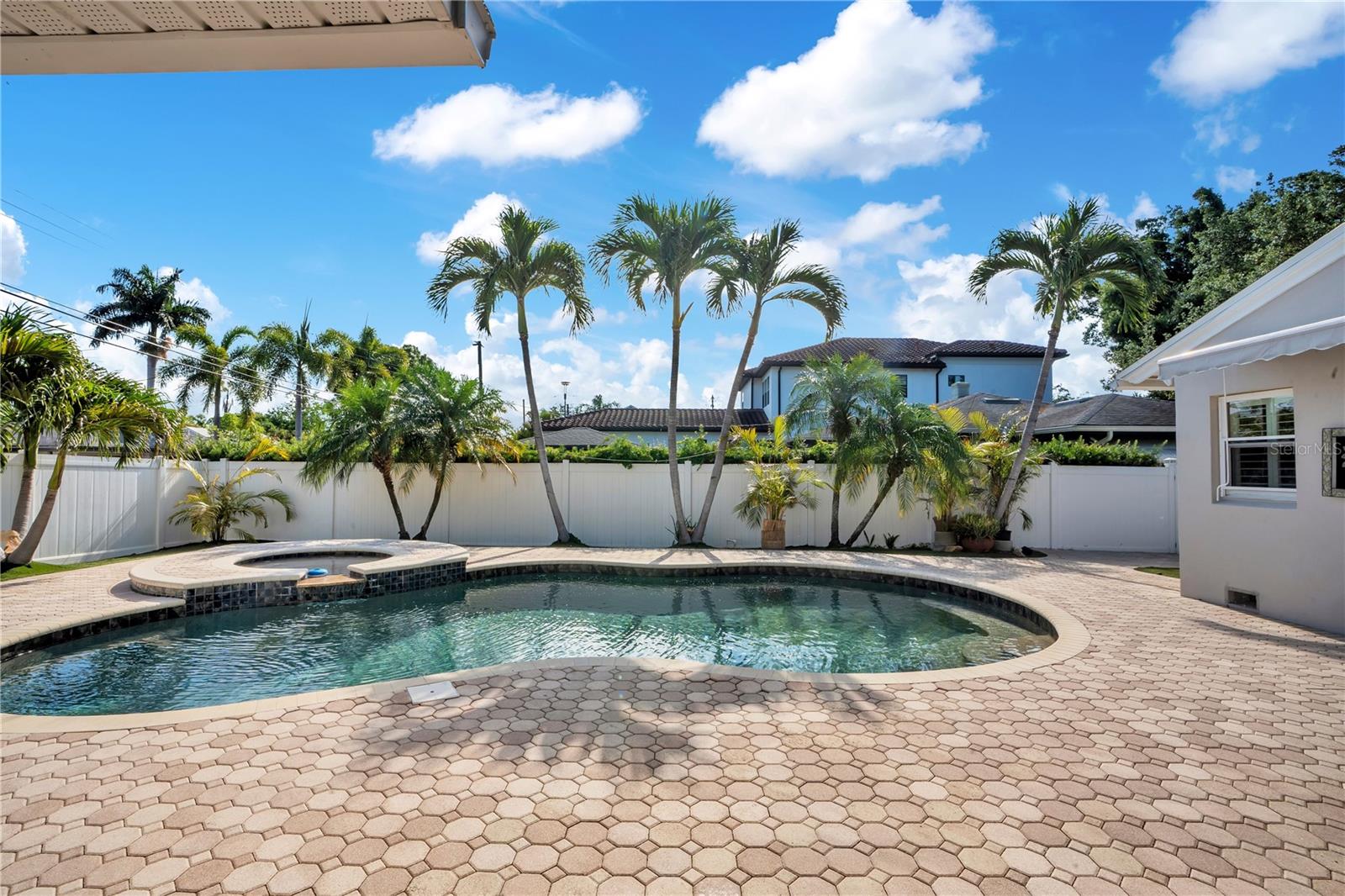 Image 32 of 45 For 145 27th Avenue N