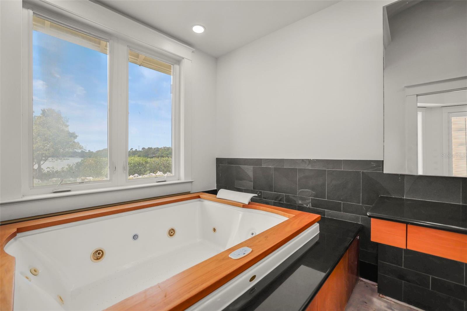 Image 30 of 96 For 1721 Gulf Road