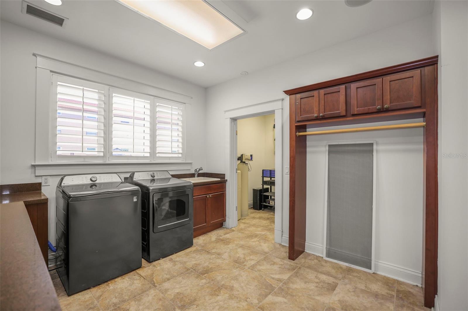 Image 34 of 96 For 1721 Gulf Road