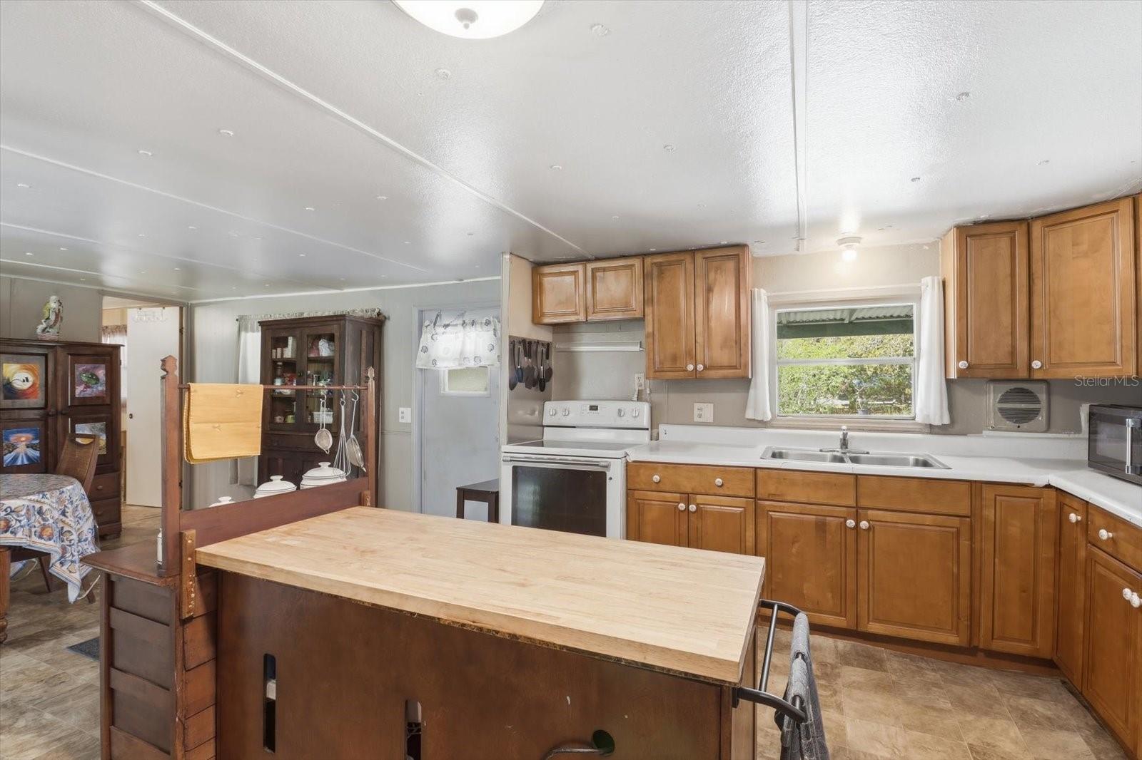 Image 10 of 45 For 12360 Redrose Avenue