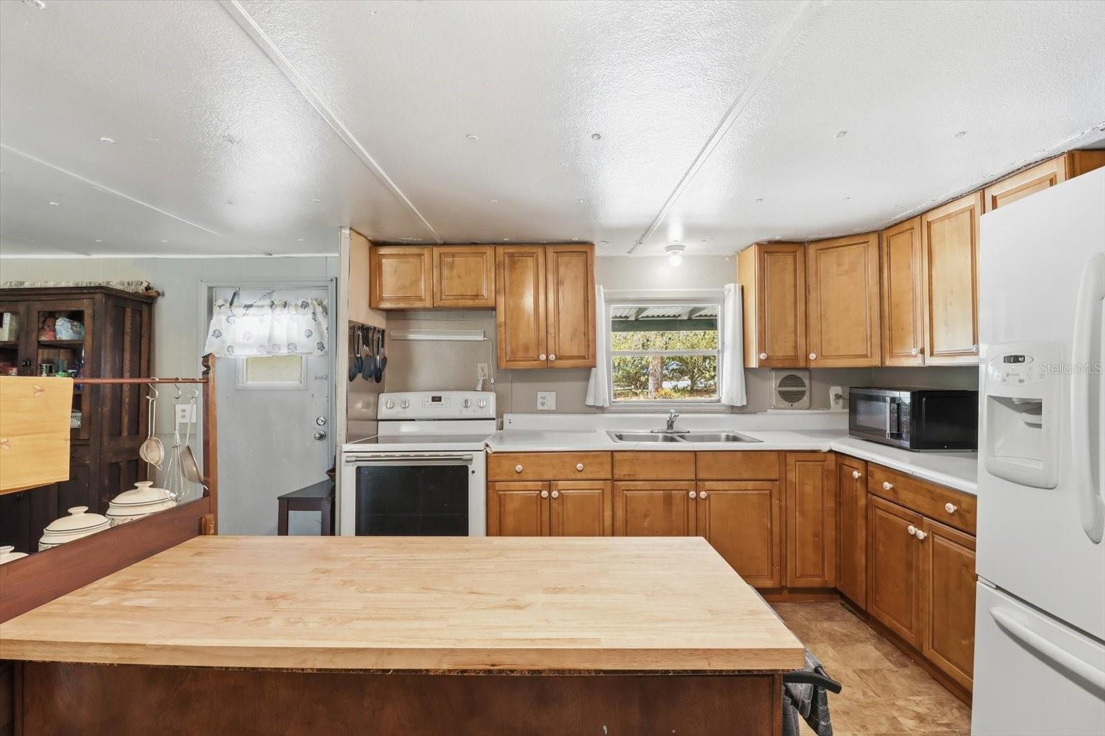 Image 11 of 45 For 12360 Redrose Avenue