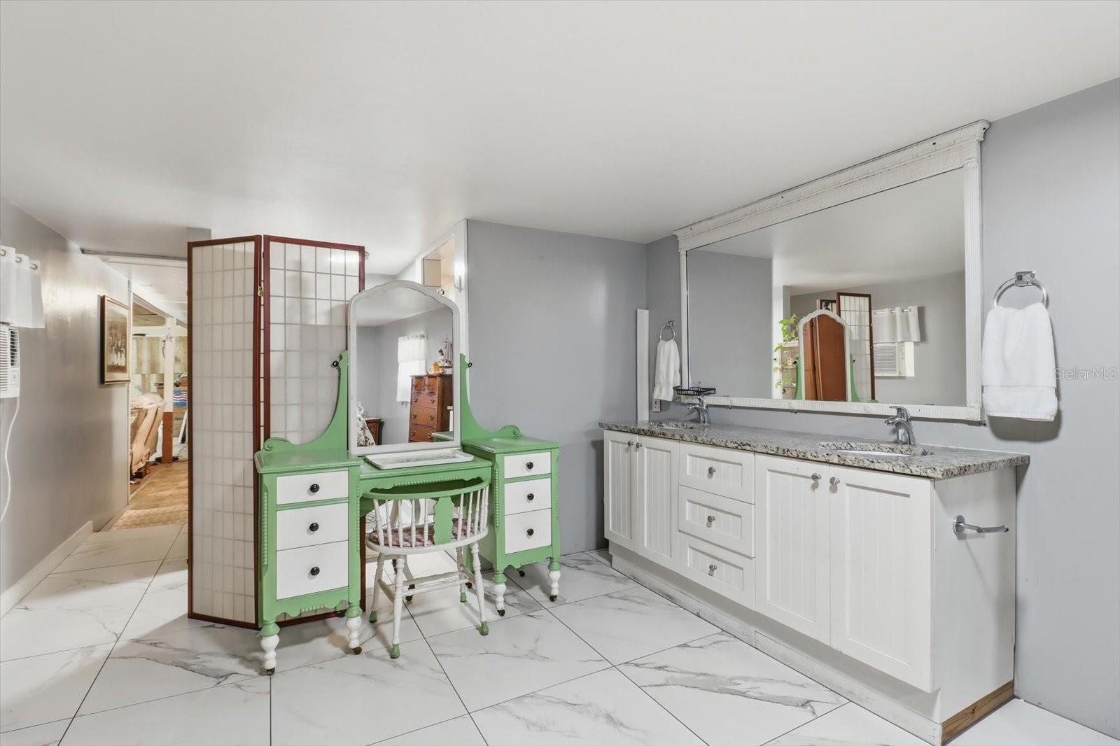 Image 21 of 45 For 12360 Redrose Avenue