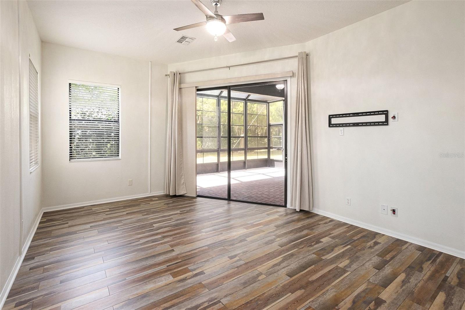 Image 14 of 35 For 3037 Folkestone Loop