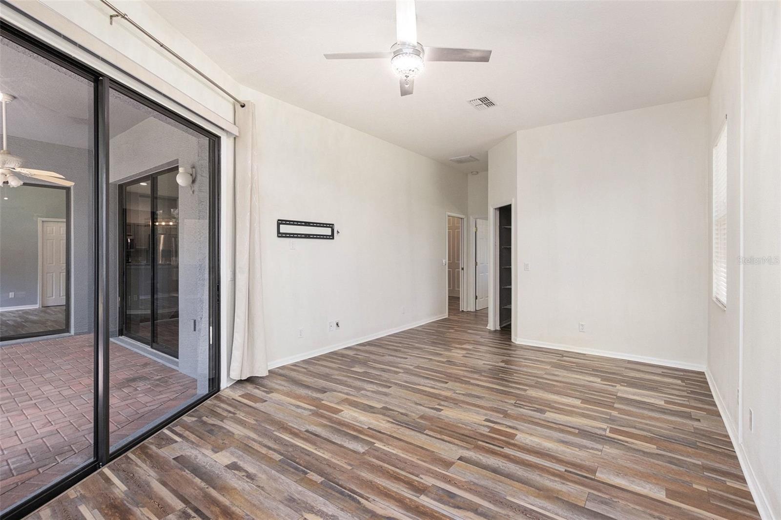 Image 17 of 35 For 3037 Folkestone Loop