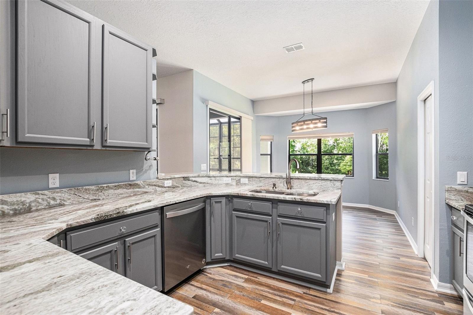 Image 21 of 35 For 3037 Folkestone Loop