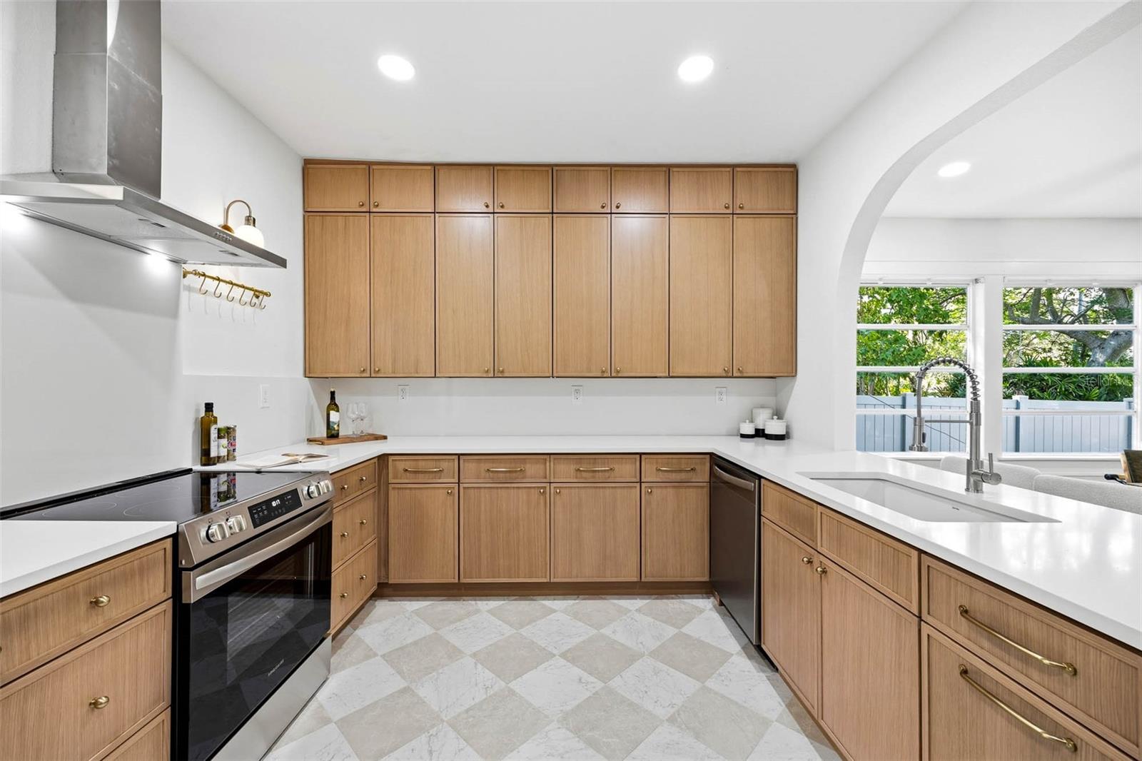 Image 14 of 41 For 2507 Ridgewood Avenue