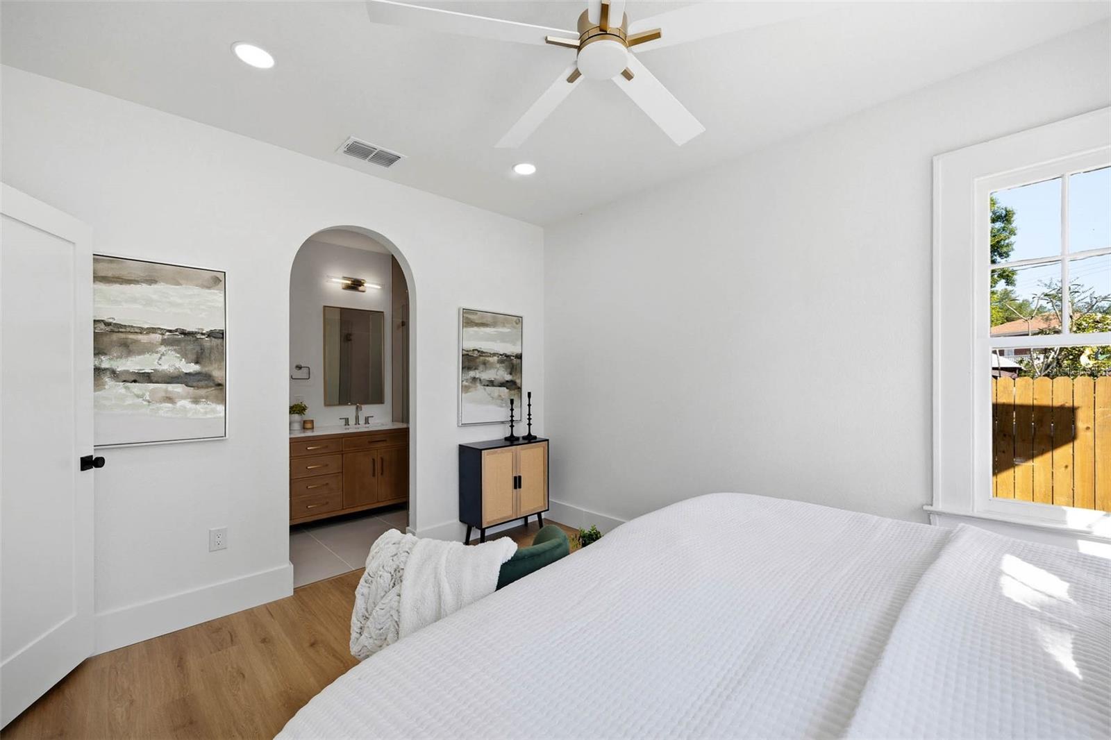 Image 19 of 41 For 2507 Ridgewood Avenue