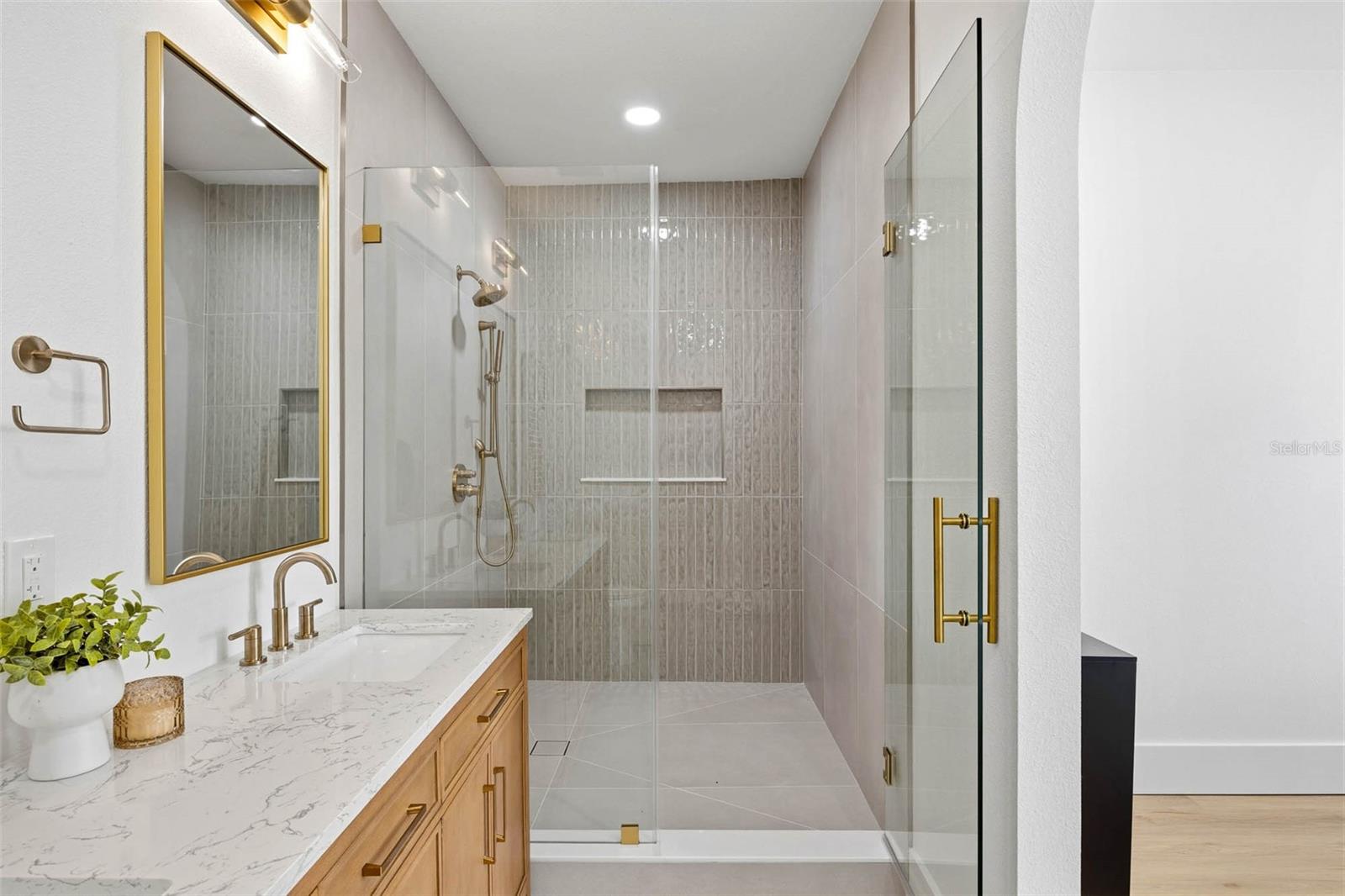 Image 21 of 41 For 2507 Ridgewood Avenue