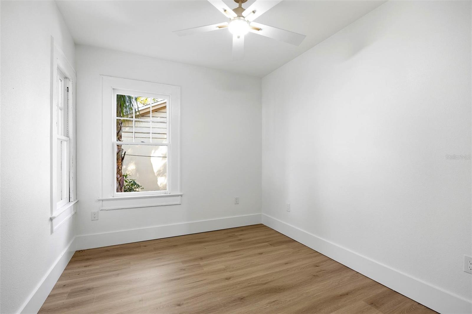 Image 23 of 41 For 2507 Ridgewood Avenue