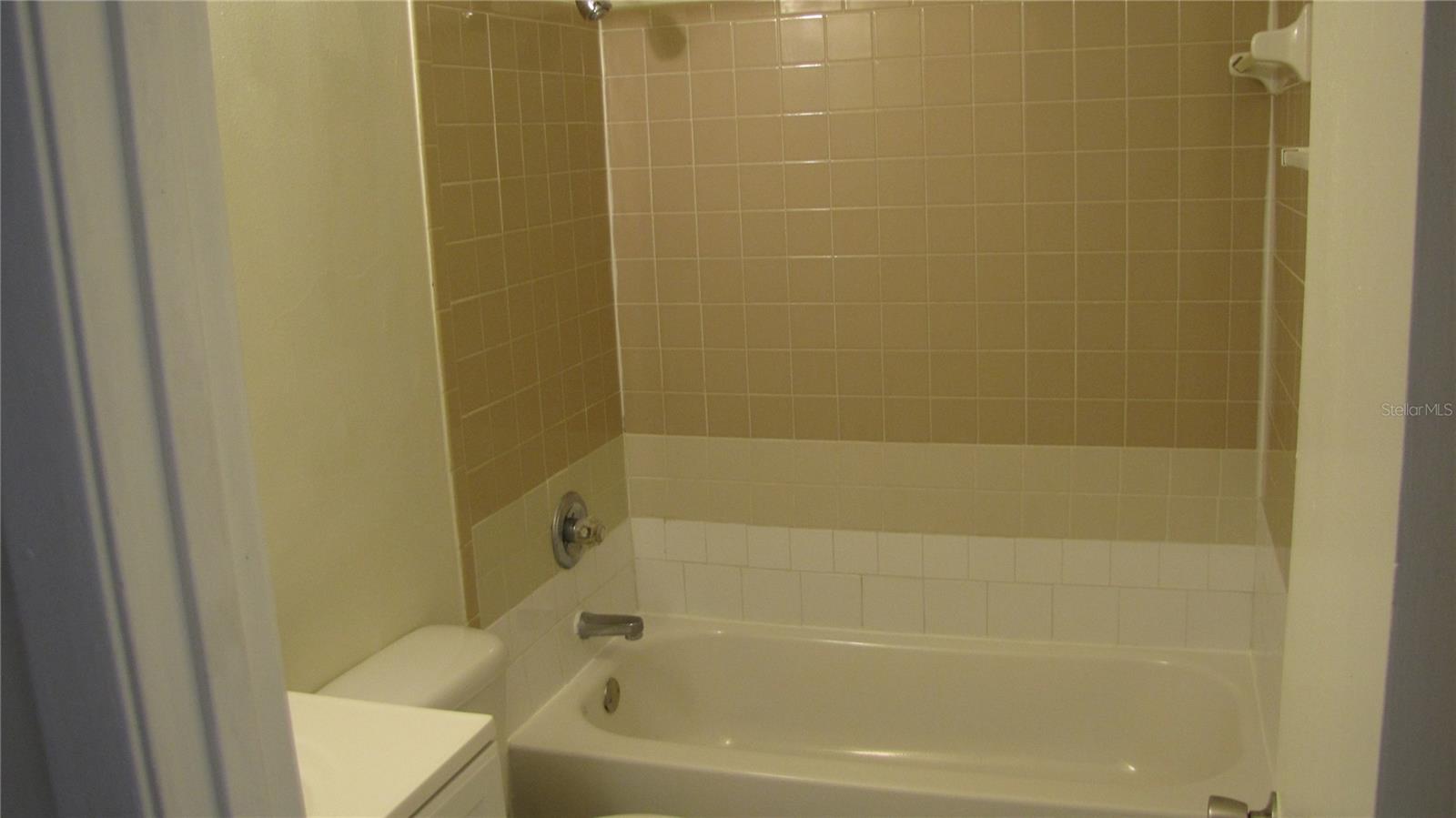 Image 10 of 11 For 5215 Columbus Drive A