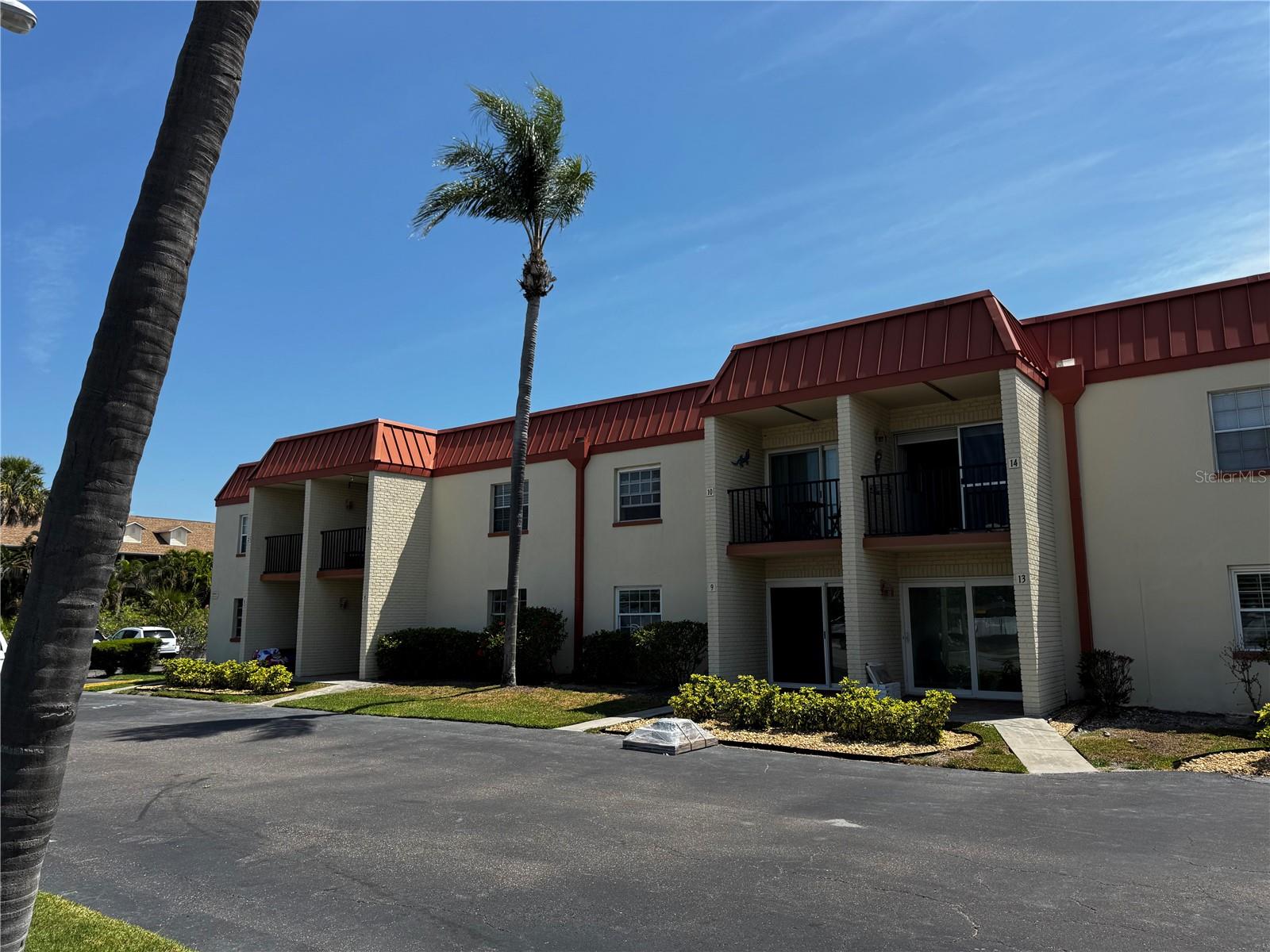 Image 2 of 7 For 10365 Paradise Boulevard 9