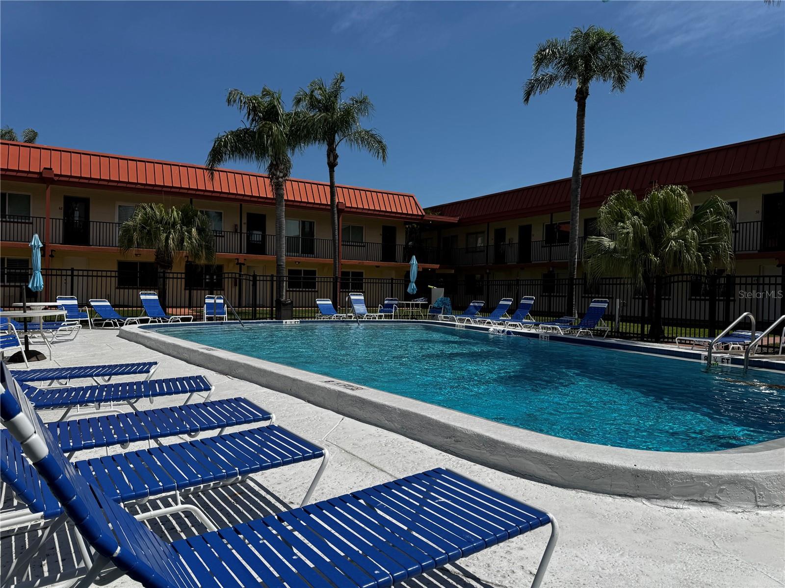 Image 3 of 7 For 10365 Paradise Boulevard 9