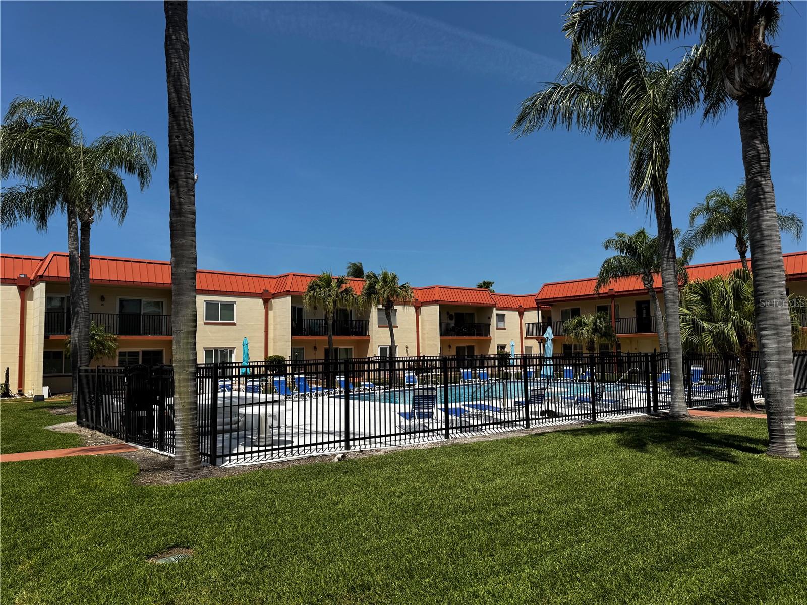 Image 4 of 7 For 10365 Paradise Boulevard 9