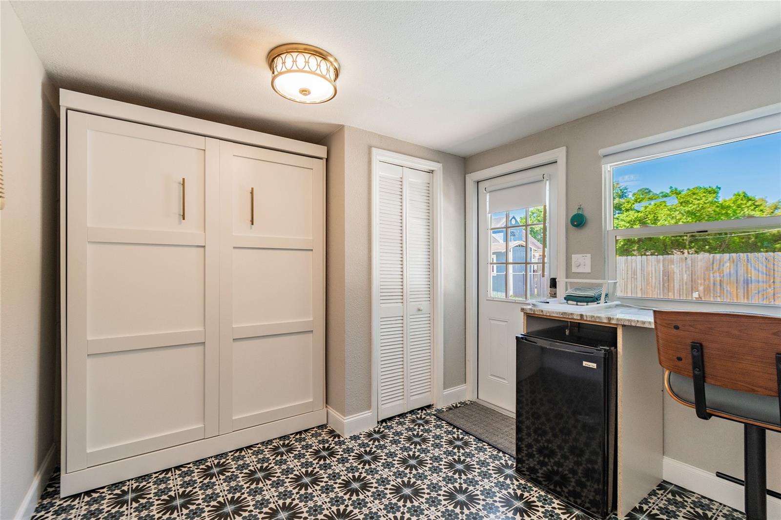 Image 24 of 31 For 310 Paris Street