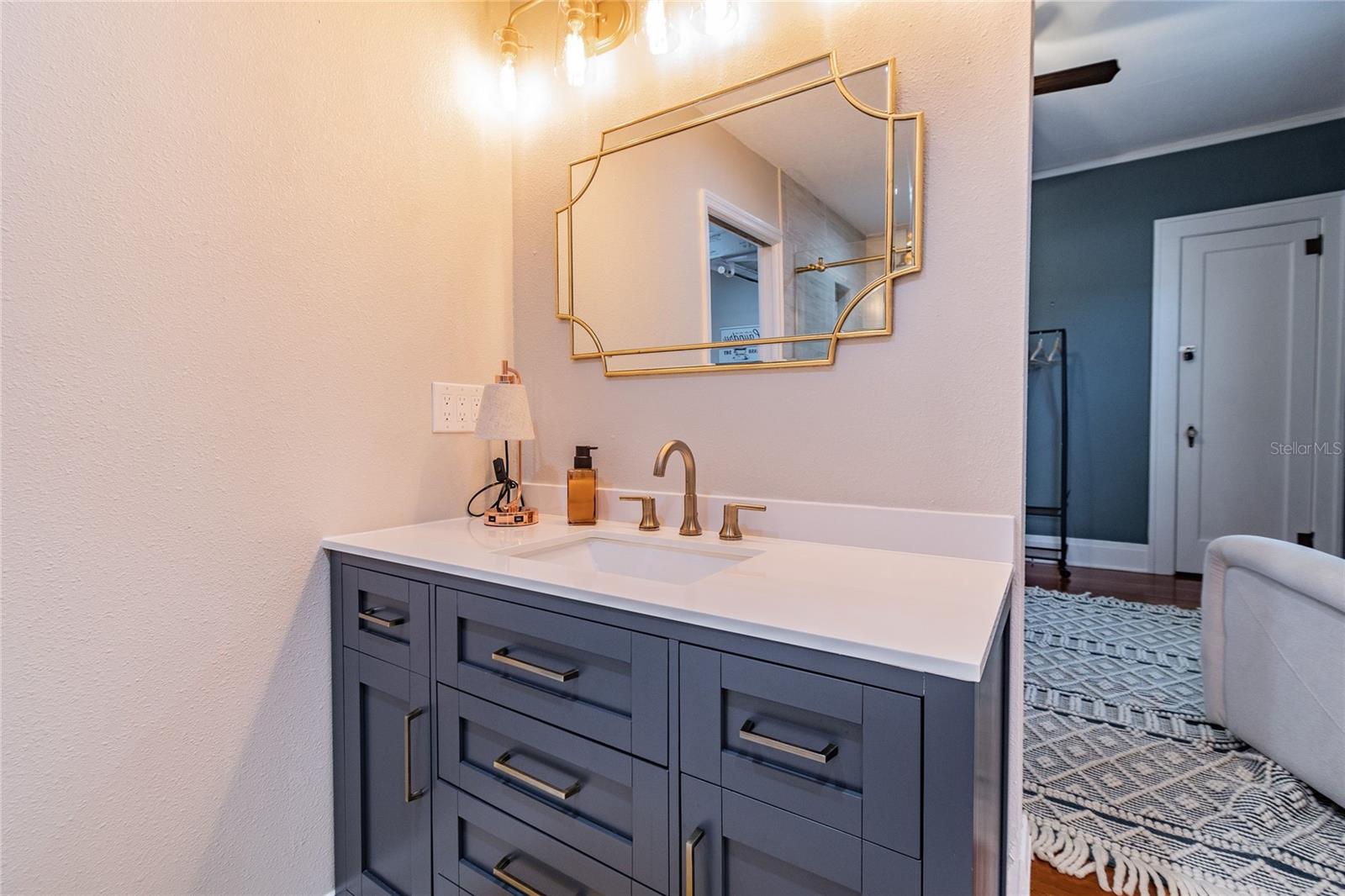 Image 6 of 31 For 310 Paris Street