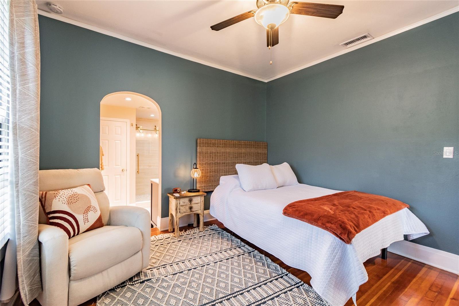 Image 7 of 31 For 310 Paris Street