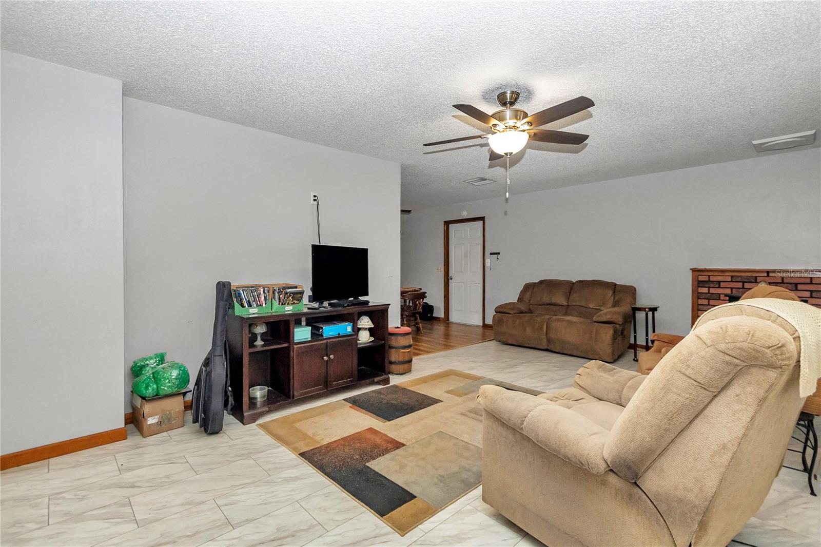 Image 8 of 34 For 16738 63 Lane