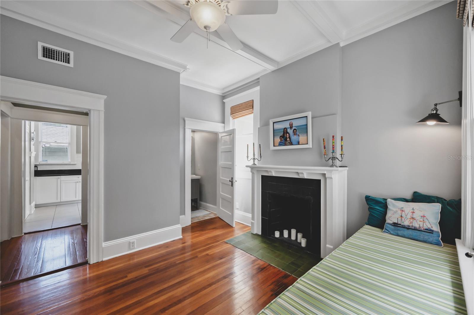 Image 11 of 44 For 814 Willow Avenue