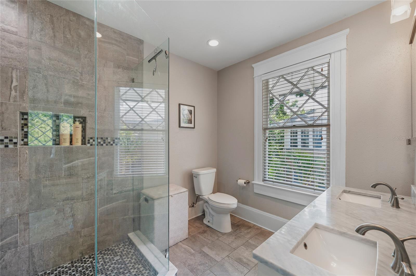 Image 15 of 44 For 814 Willow Avenue