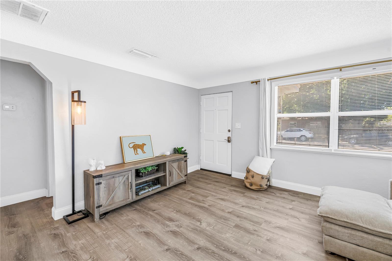 Image 4 of 29 For 4729 12th Avenue S