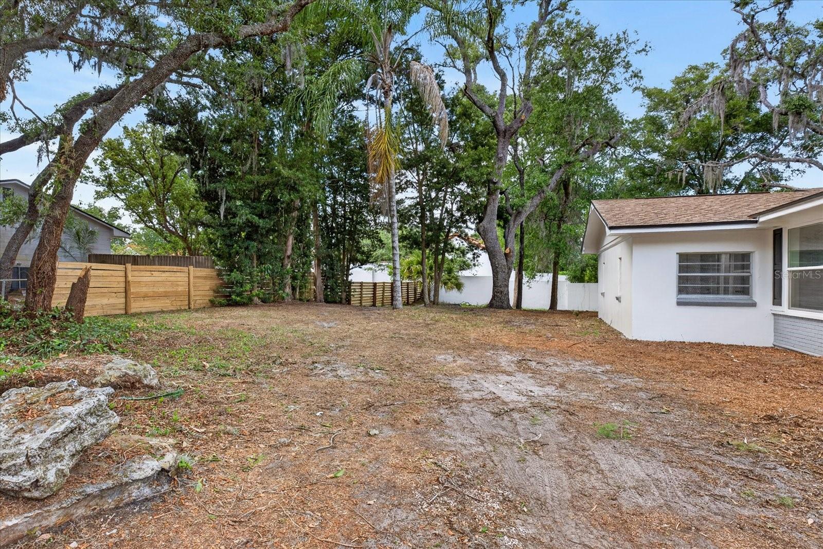 Image 10 of 33 For 7806 114th Avenue