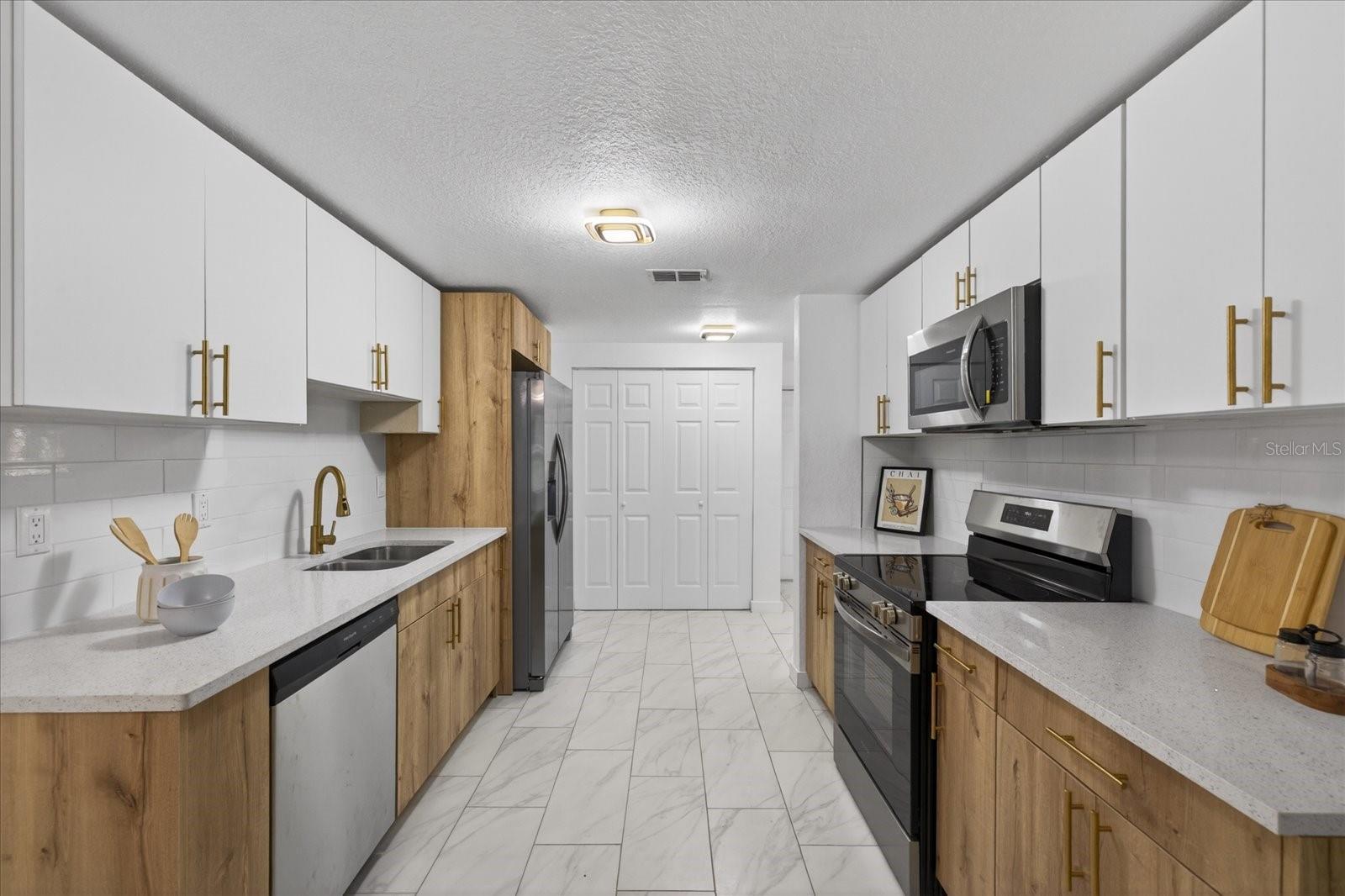 Image 16 of 33 For 7806 114th Avenue