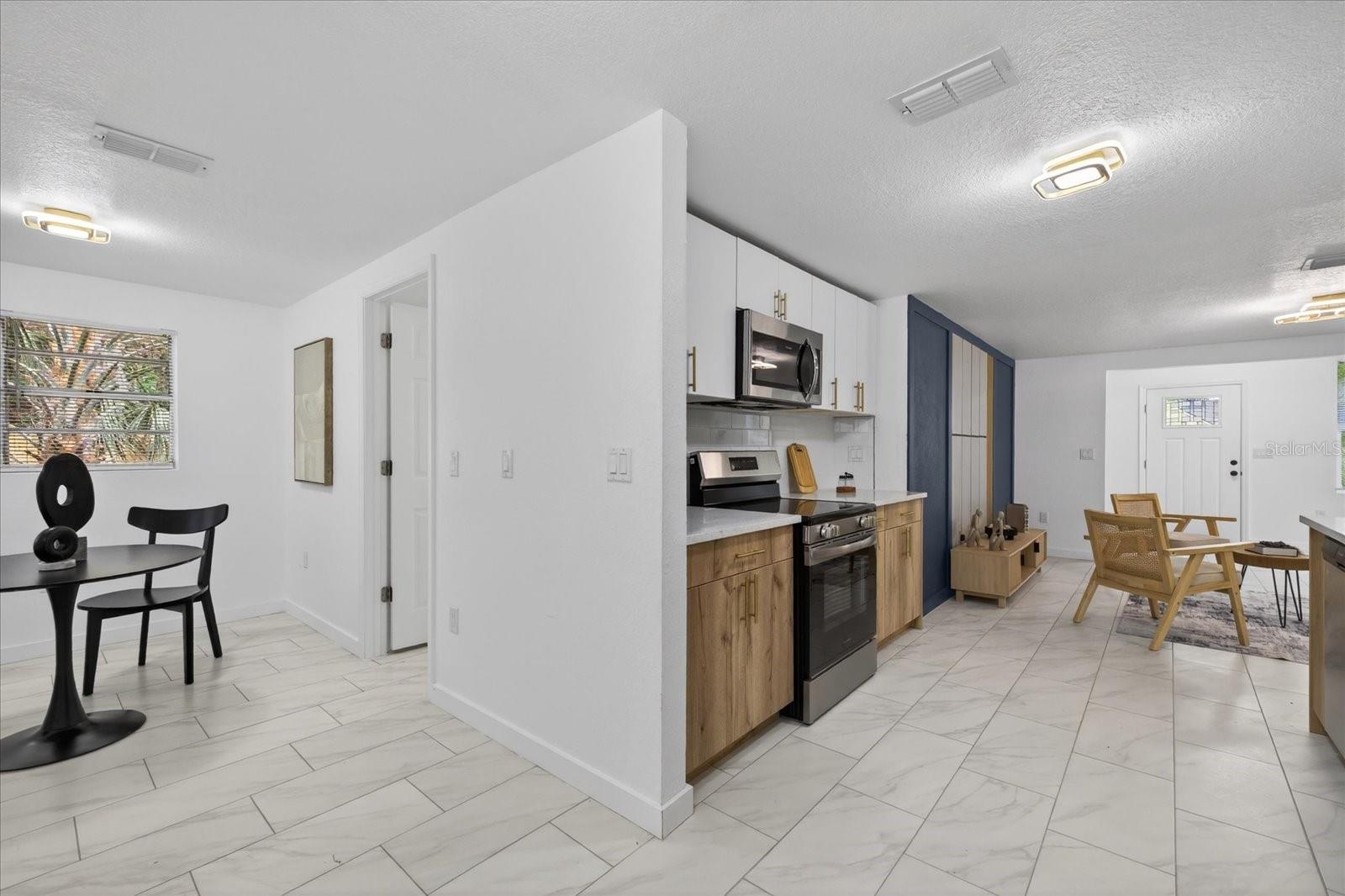 Image 18 of 33 For 7806 114th Avenue