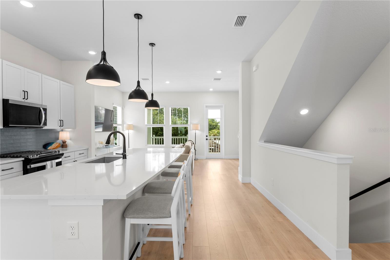 Image 11 of 41 For 114 21 Street N