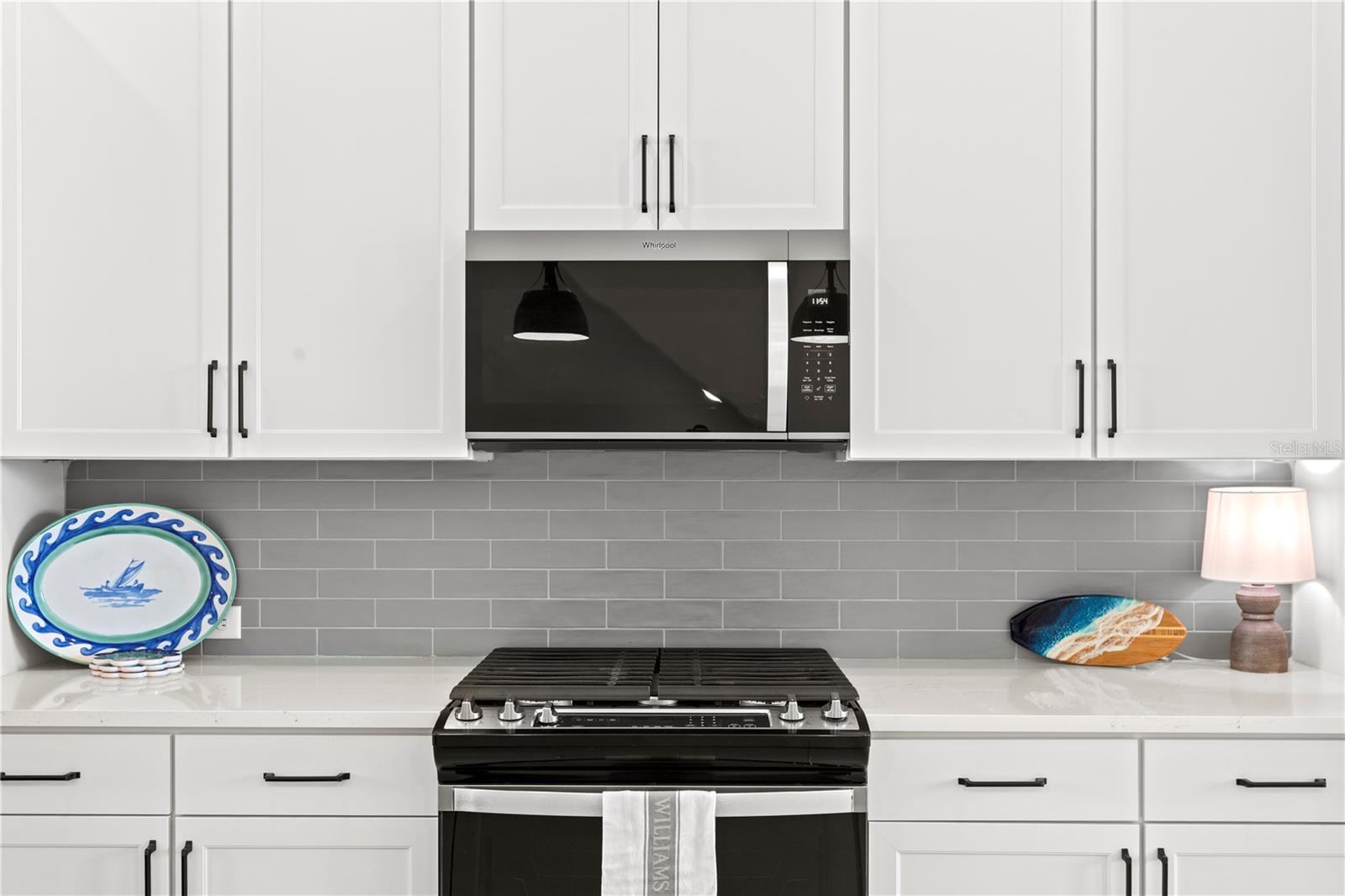 Image 13 of 41 For 114 21 Street N