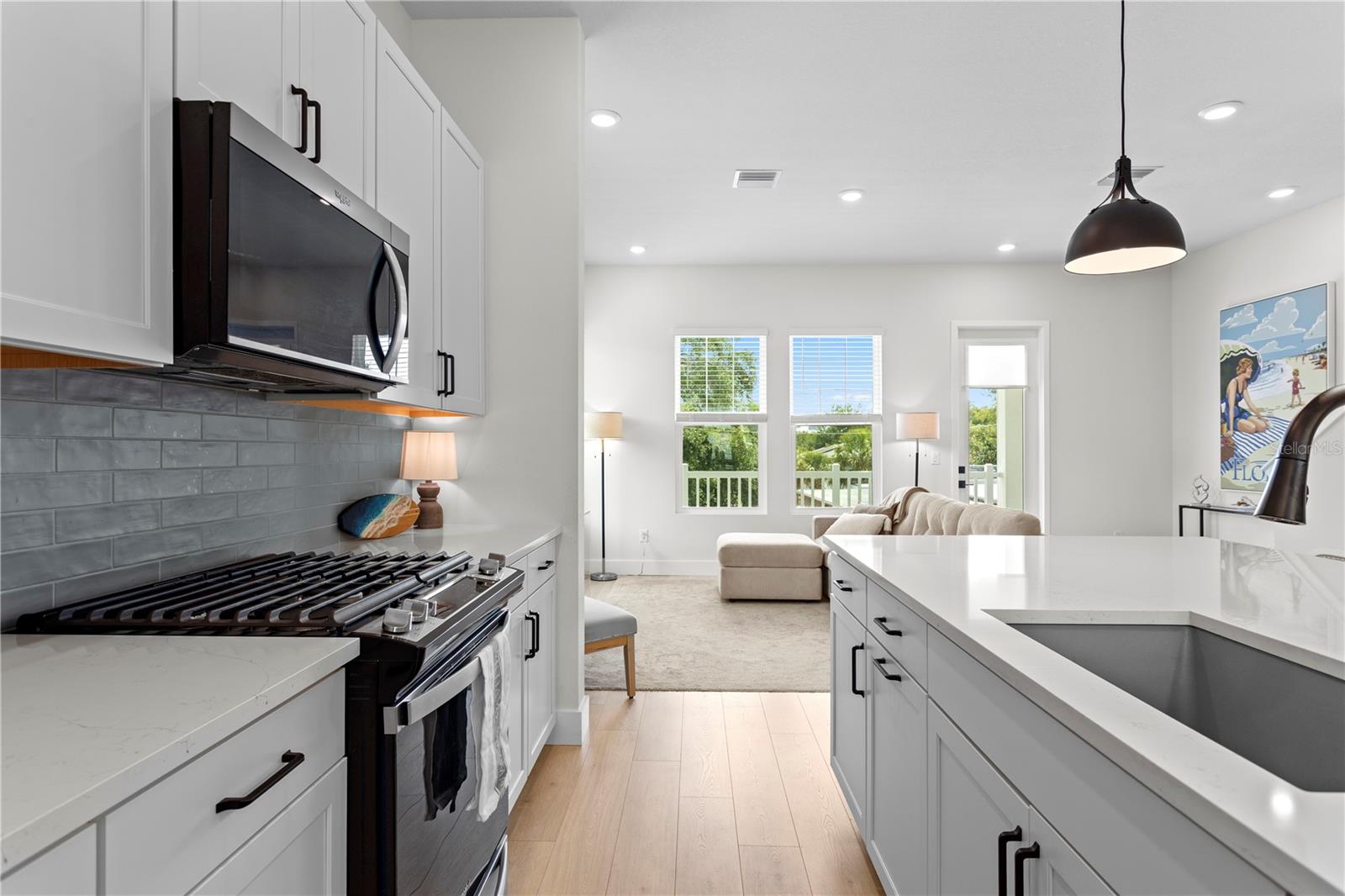 Image 15 of 41 For 114 21 Street N