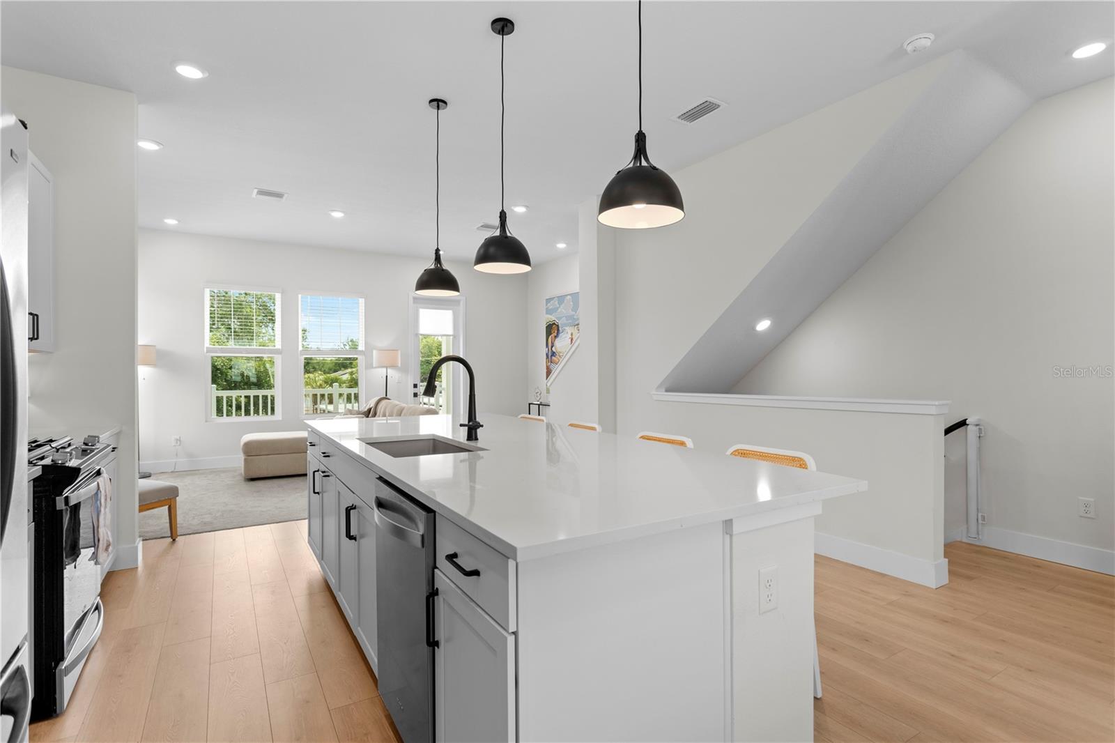 Image 16 of 41 For 114 21 Street N