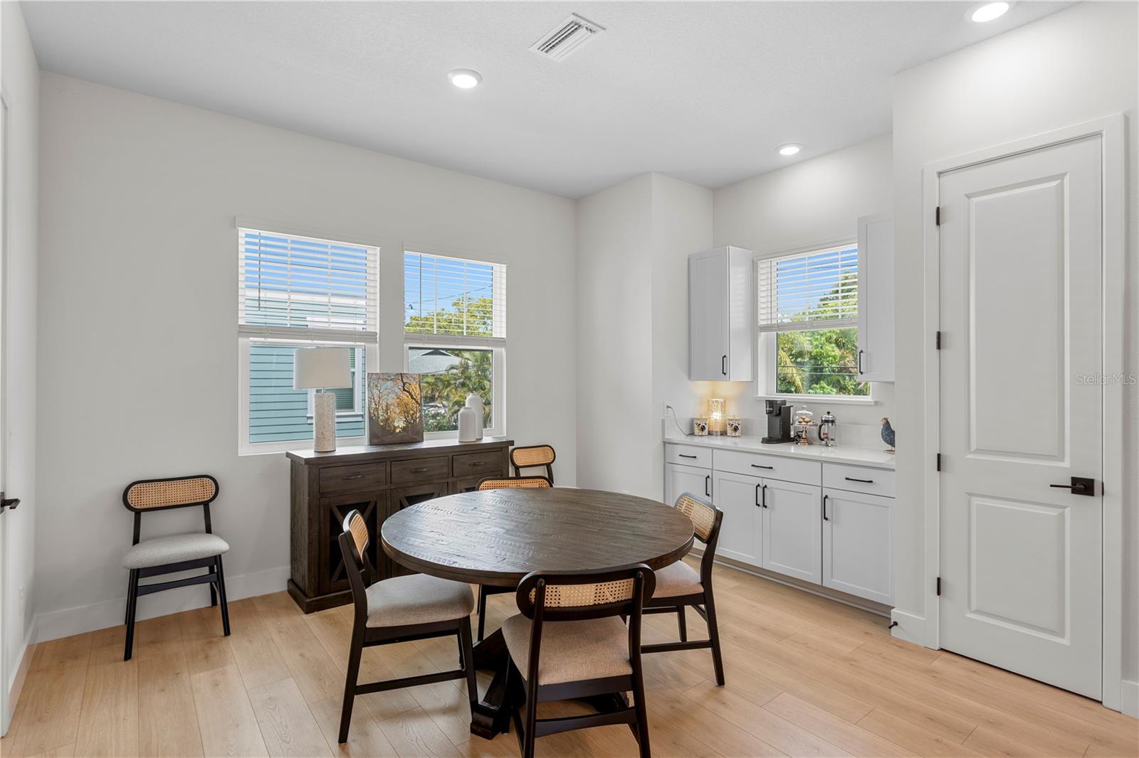 Image 17 of 41 For 114 21 Street N