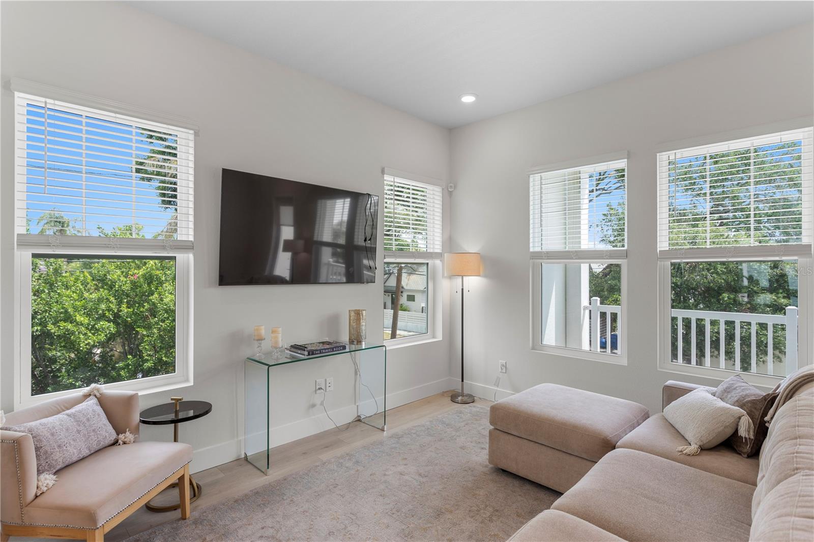 Image 20 of 41 For 114 21 Street N