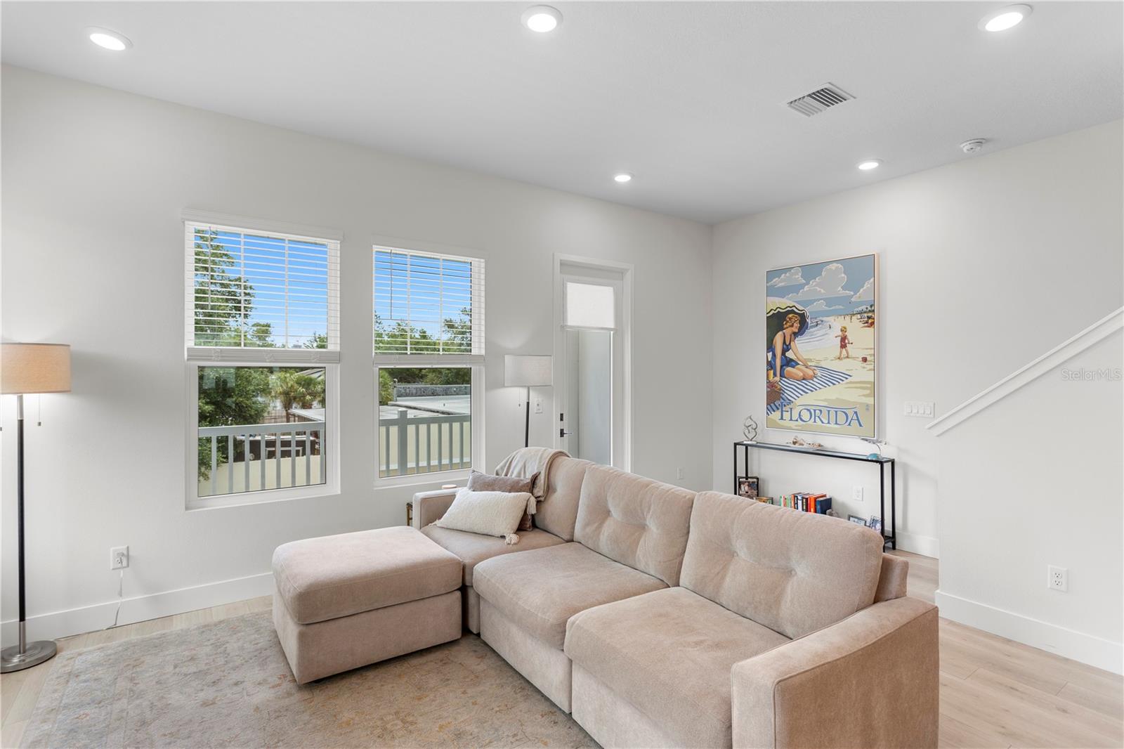 Image 22 of 41 For 114 21 Street N