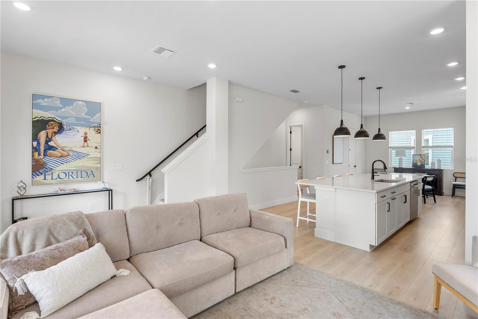 Image 23 of 41 For 114 21 Street N