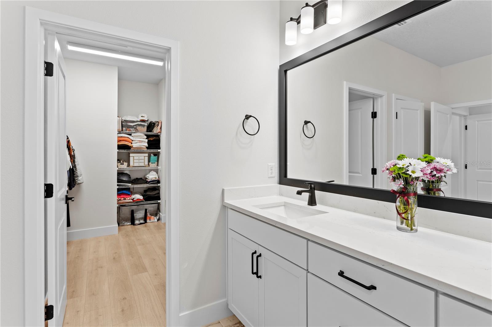 Image 27 of 41 For 114 21 Street N