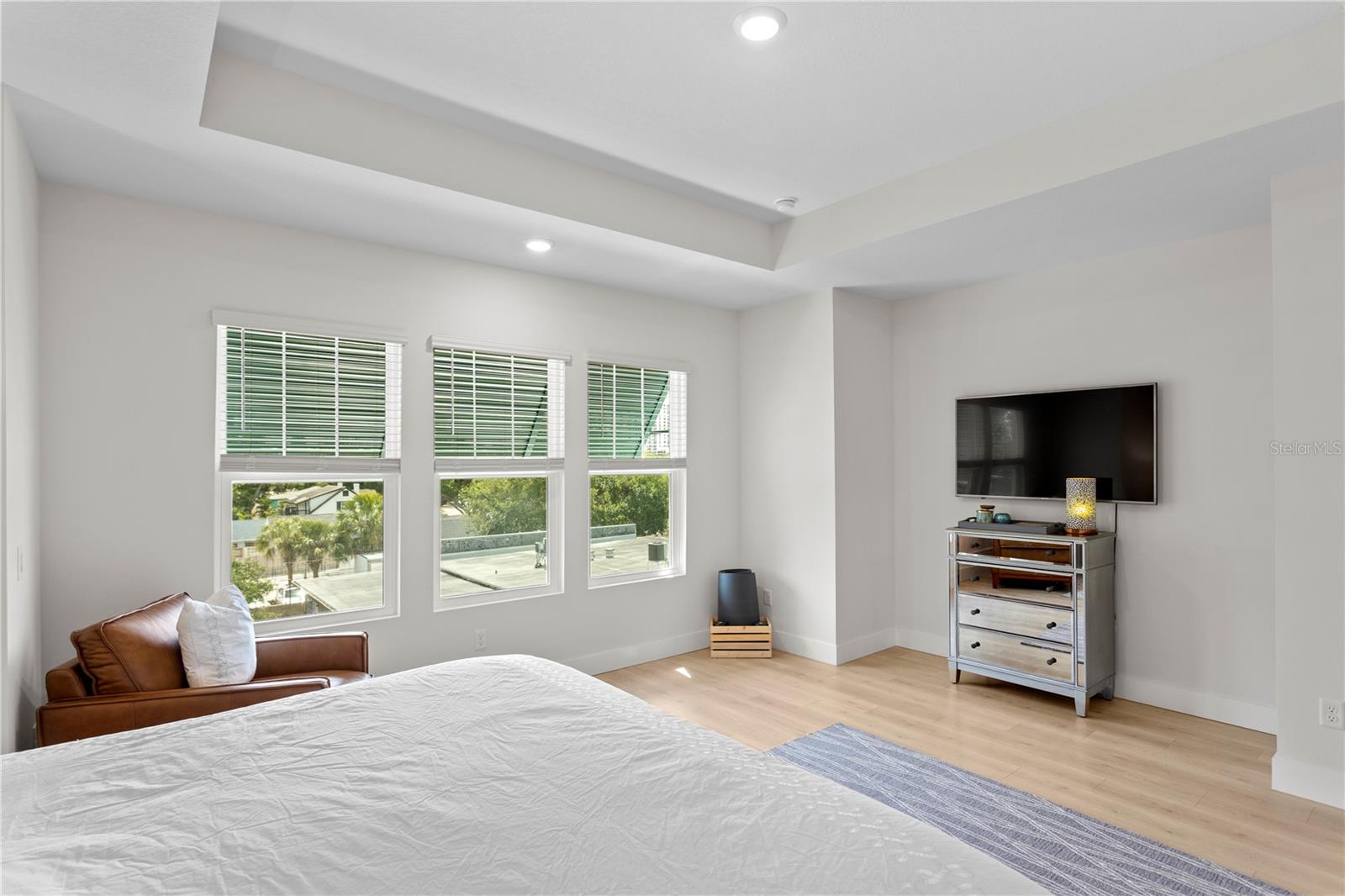 Image 29 of 41 For 114 21 Street N