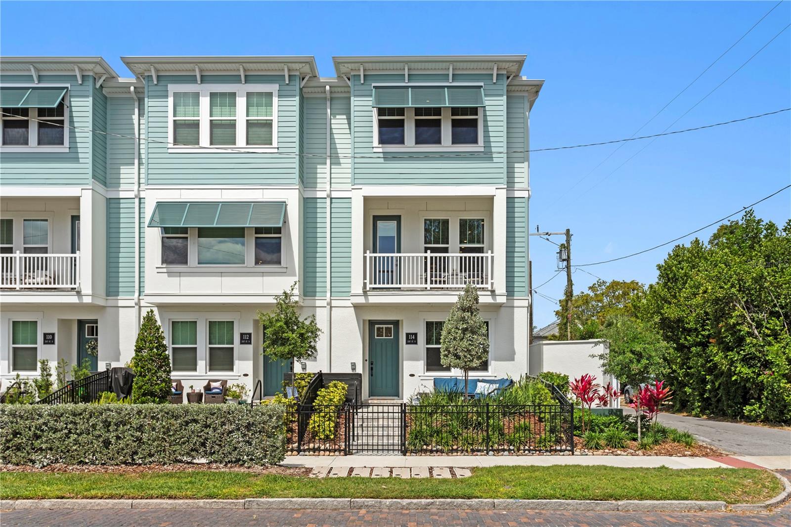 Image 3 of 41 For 114 21 Street N