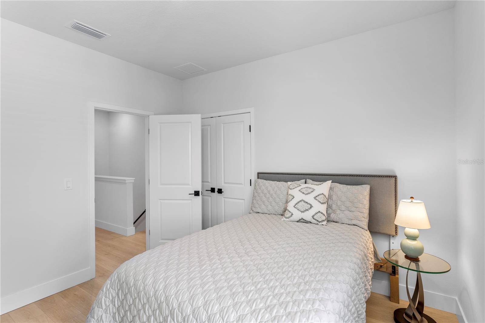 Image 30 of 41 For 114 21 Street N