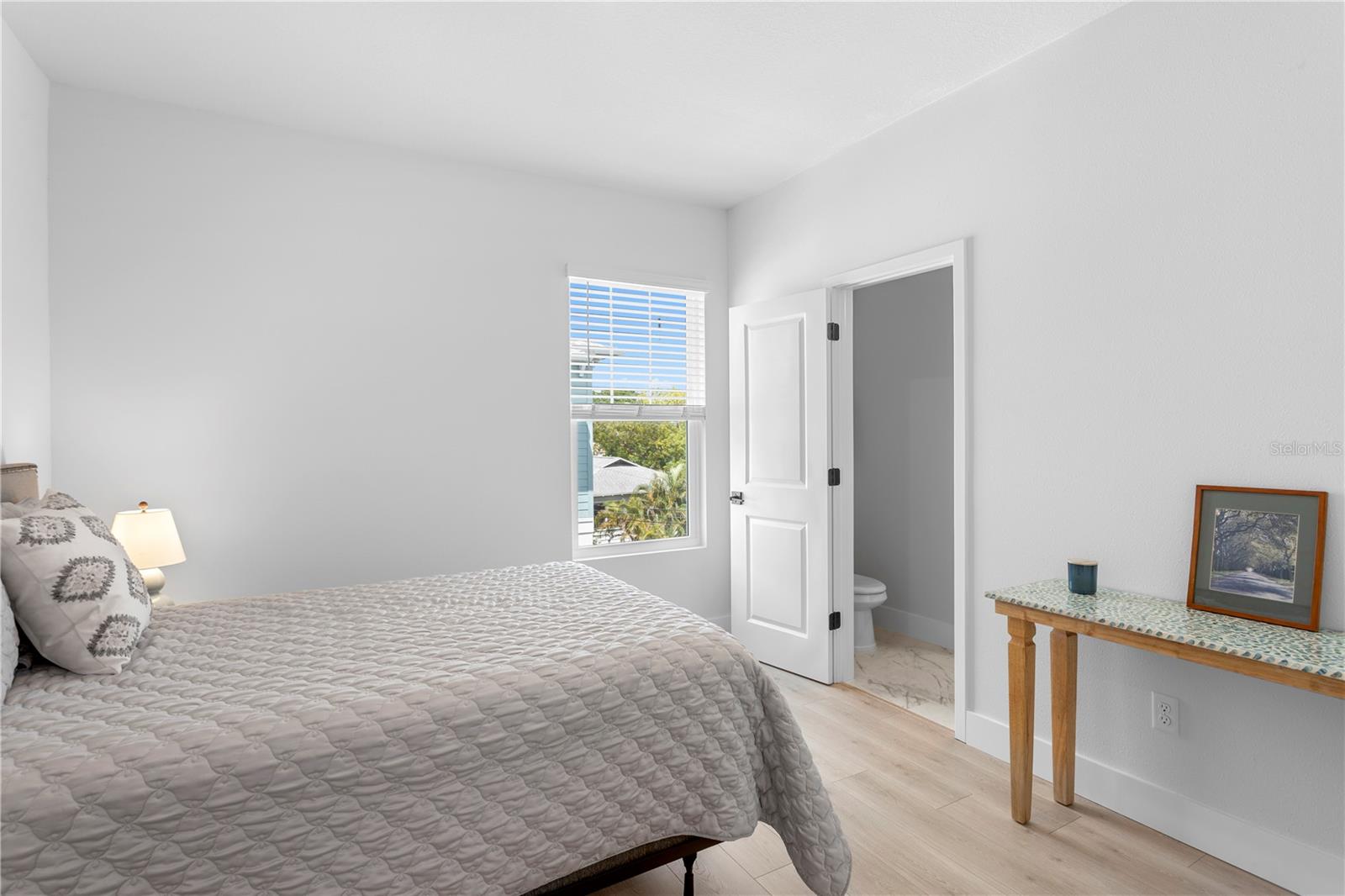 Image 31 of 41 For 114 21 Street N