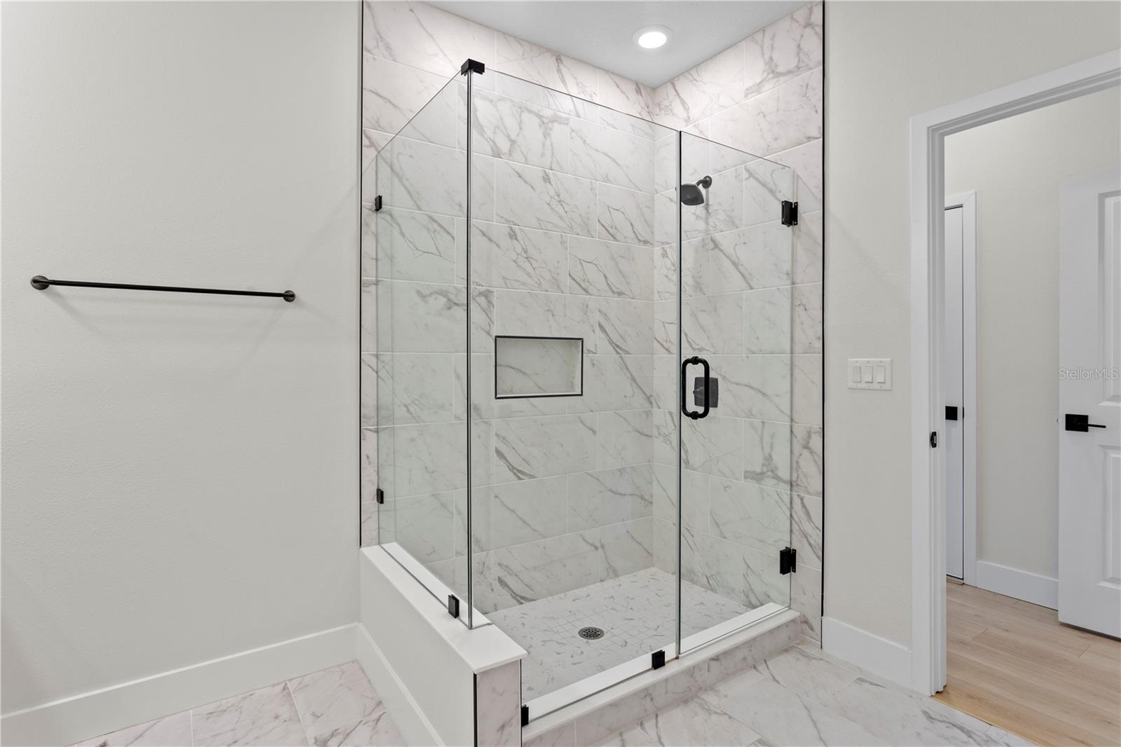 Image 32 of 41 For 114 21 Street N