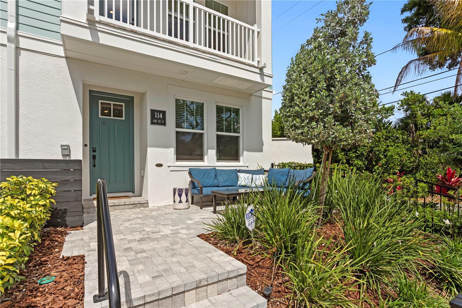 Image 4 of 41 For 114 21 Street N