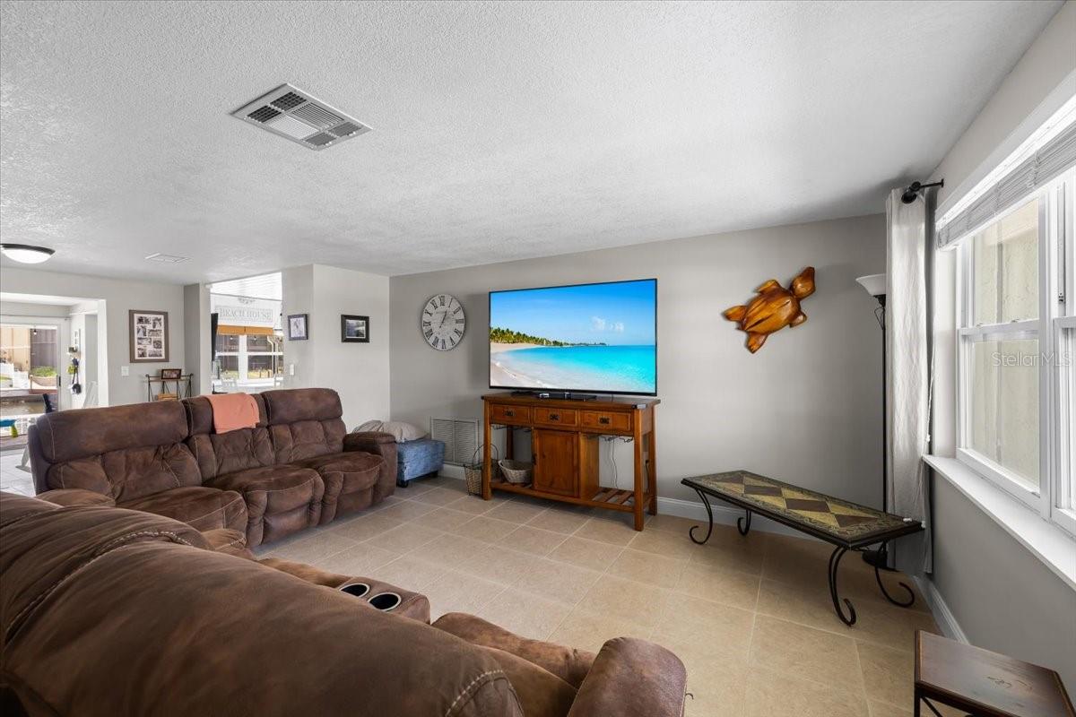 Image 13 of 45 For 15536 Century Drive