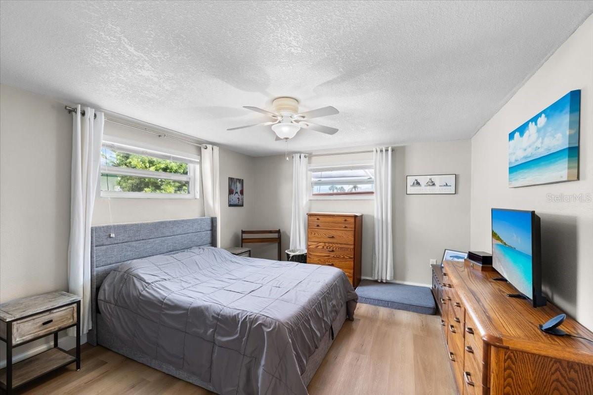 Image 19 of 45 For 15536 Century Drive