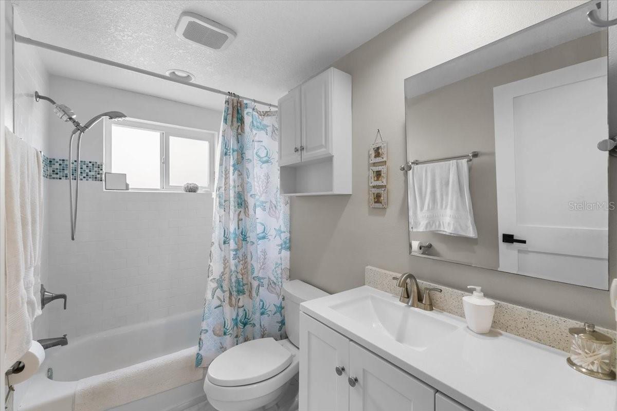 Image 23 of 45 For 15536 Century Drive