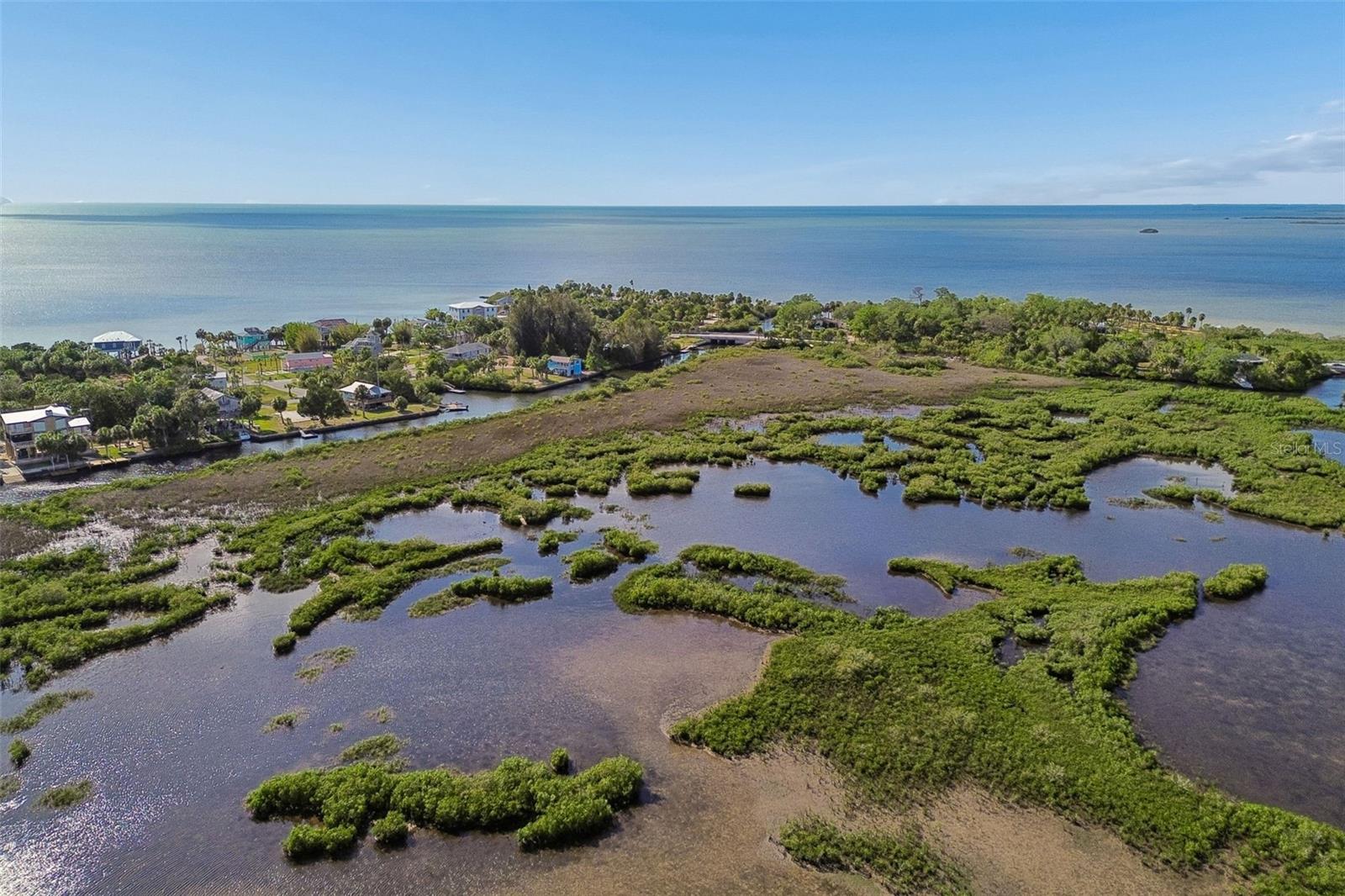 Listing photo id 11 for 10501 Pine Island Drive