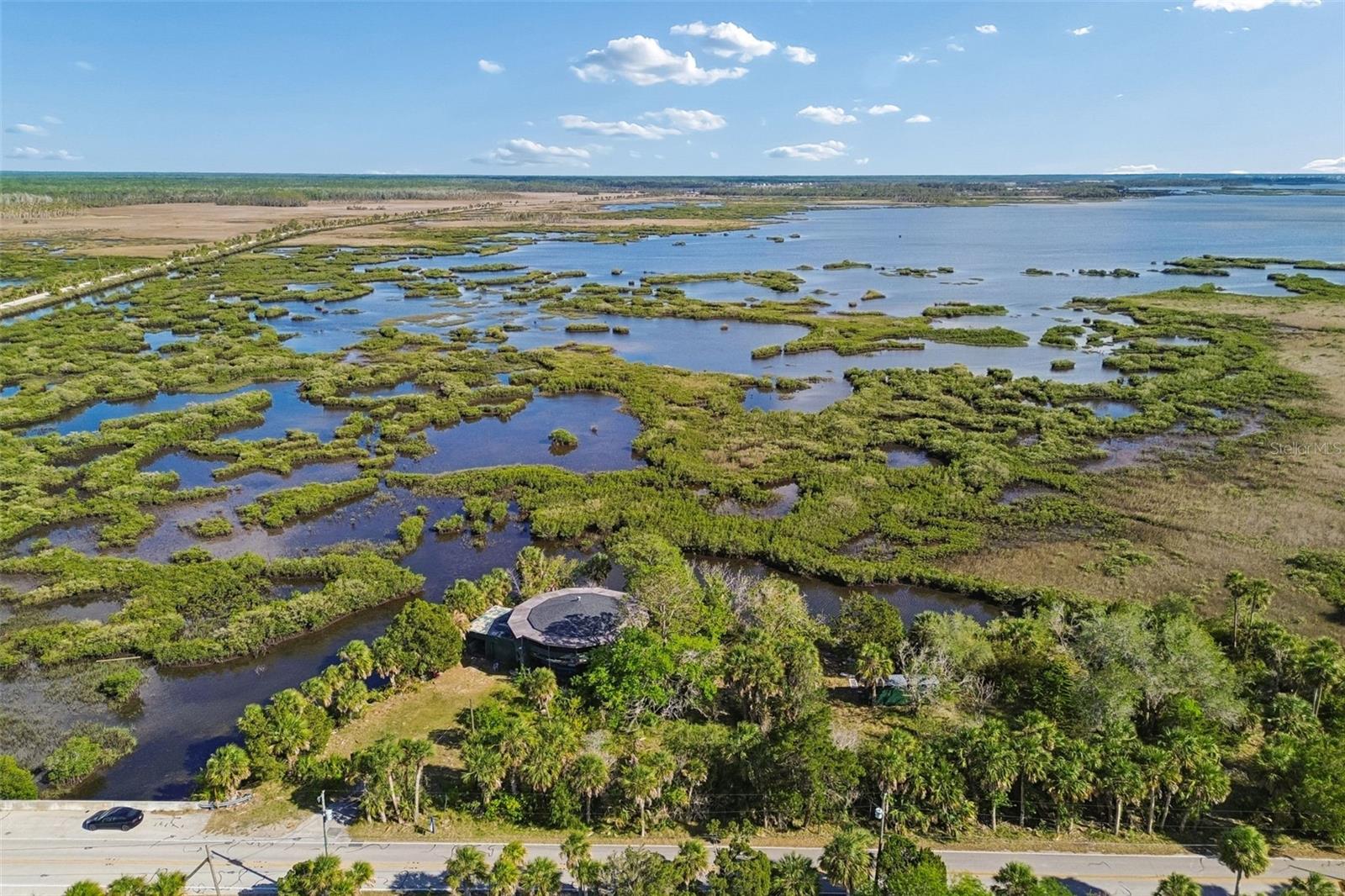 Listing photo id 18 for 10501 Pine Island Drive